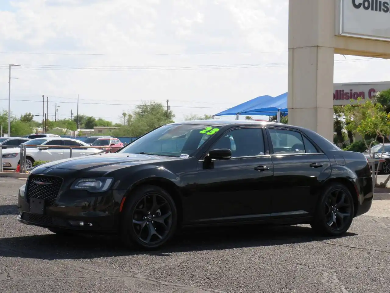 2023 Chrysler 300 S's photo