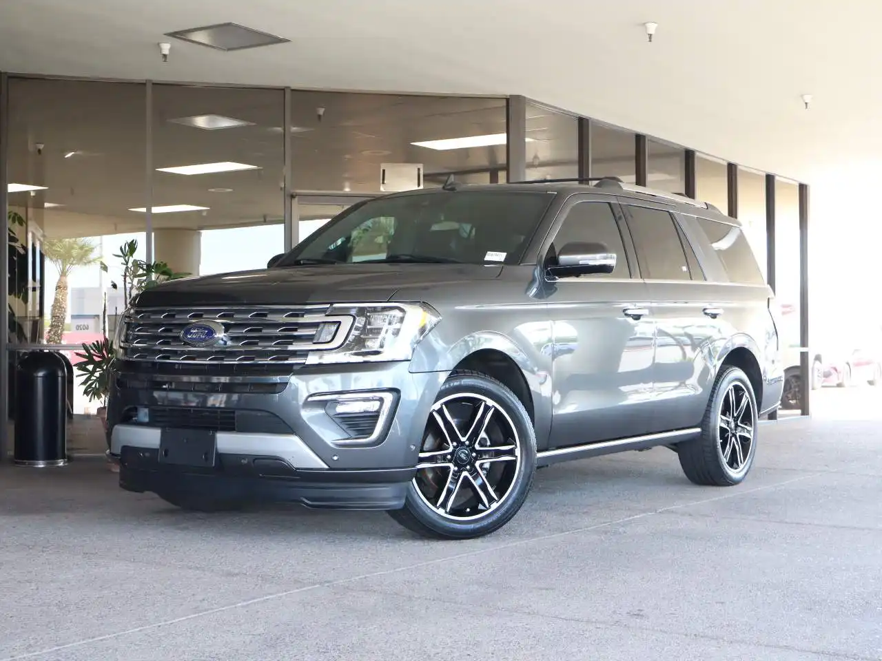 2020 Ford Expedition Limited's photo