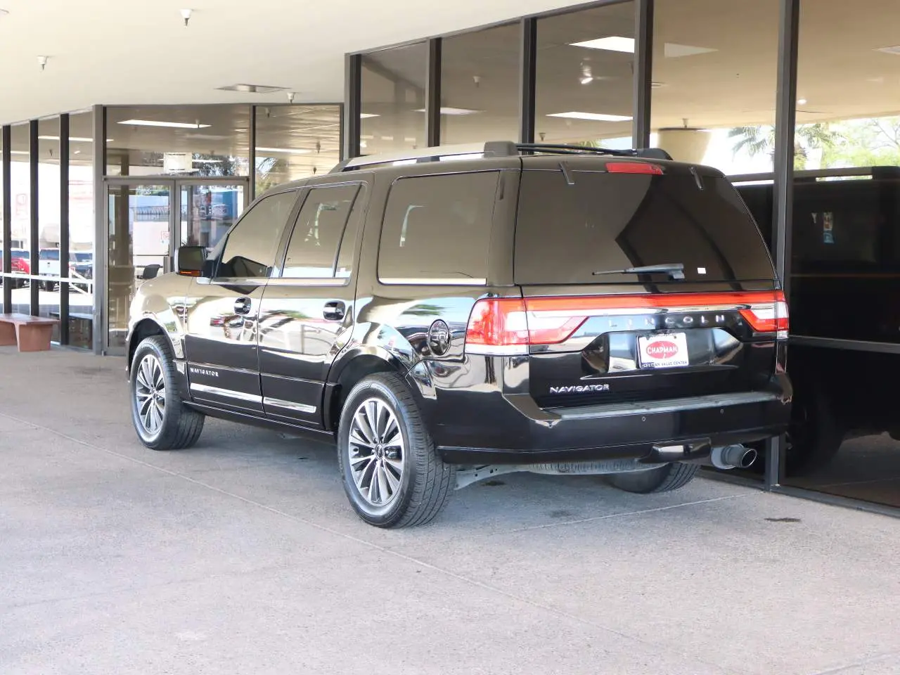 2017 Lincoln Navigator Select photo 3
