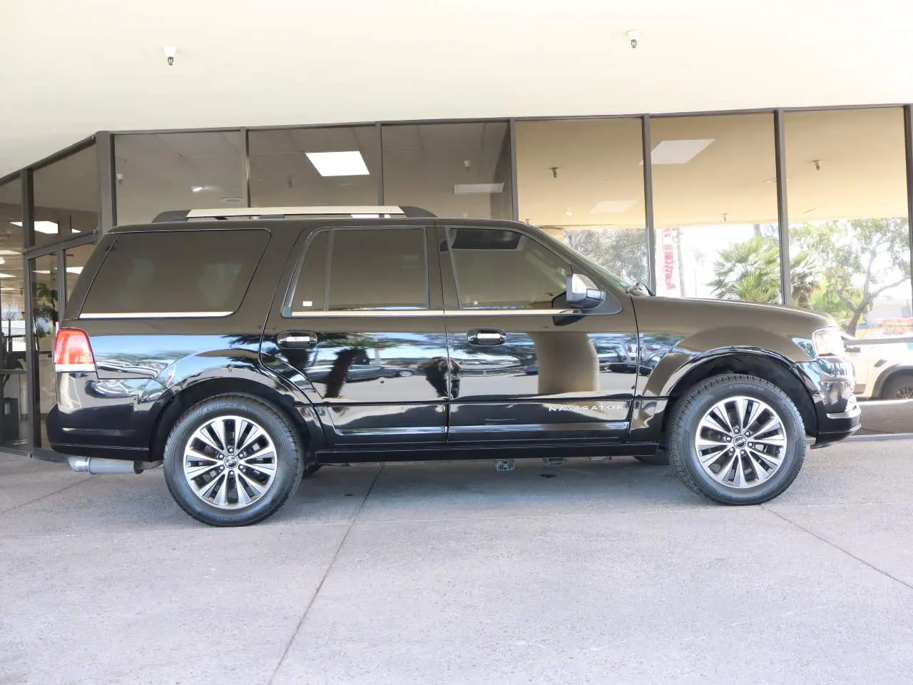 2017 Lincoln Navigator Select photo 5