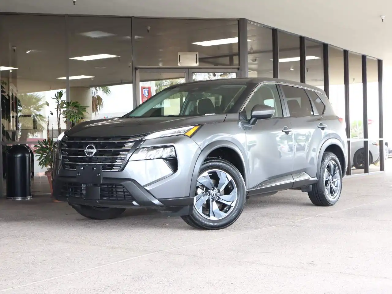 2025 Nissan Rogue SV FWD's photo