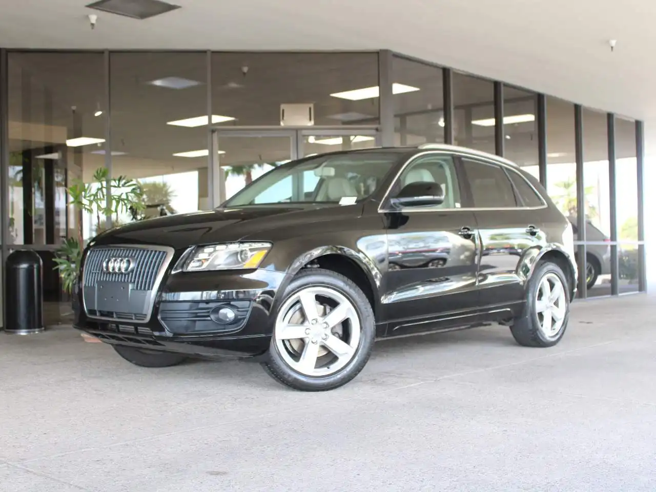 2011 Audi Q5 2.0T quattro Tiptronic Premium's photo