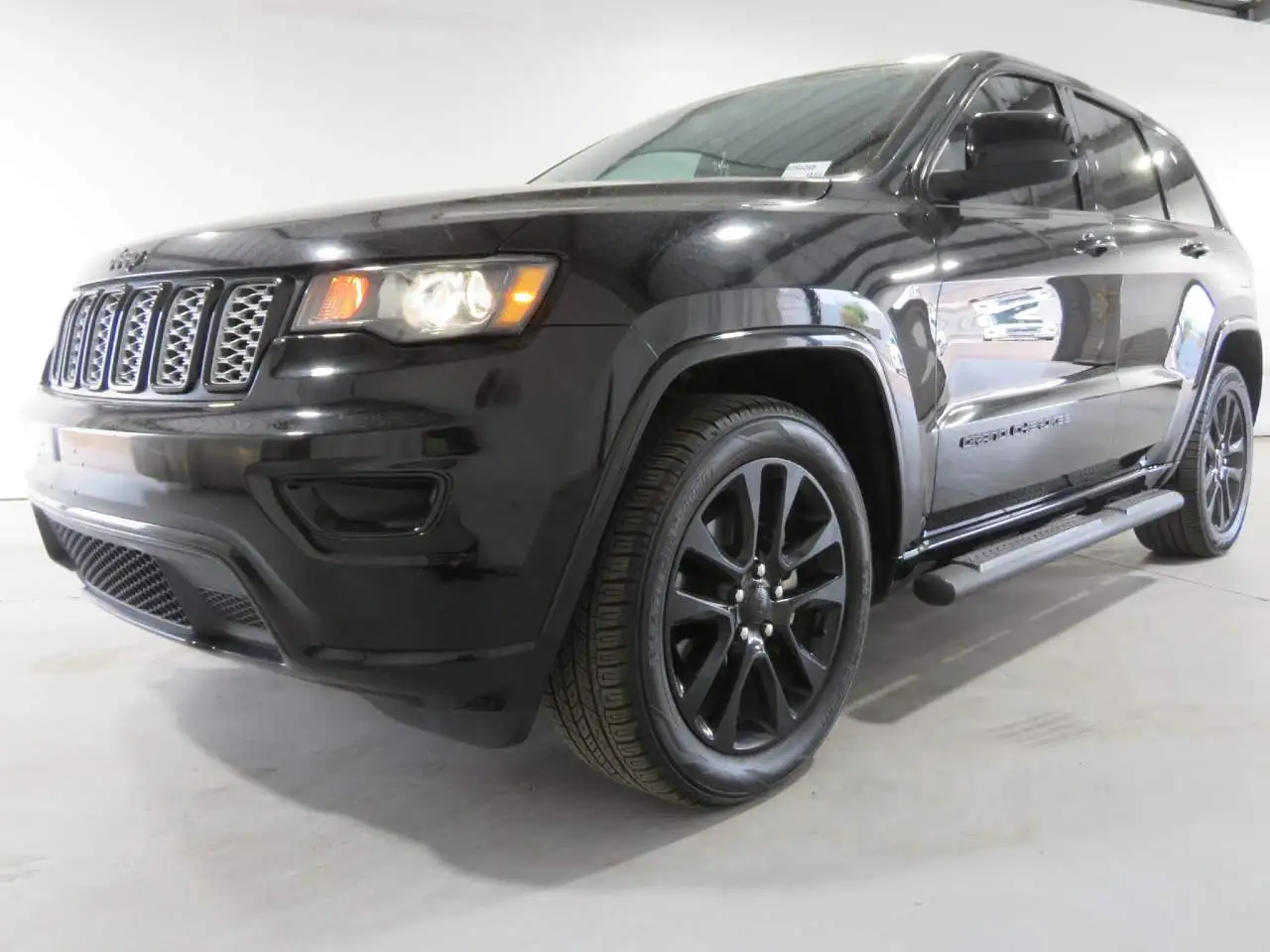 2019 Jeep Grand Cherokee Altitude 4WD's photo