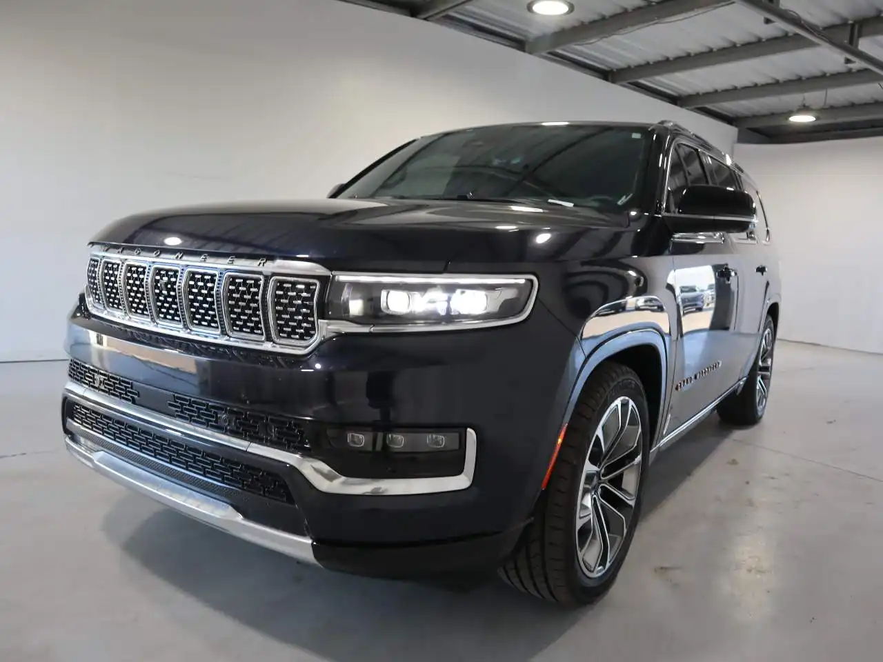 2023 Jeep Grand Wagoneer Series III 4WD's photo