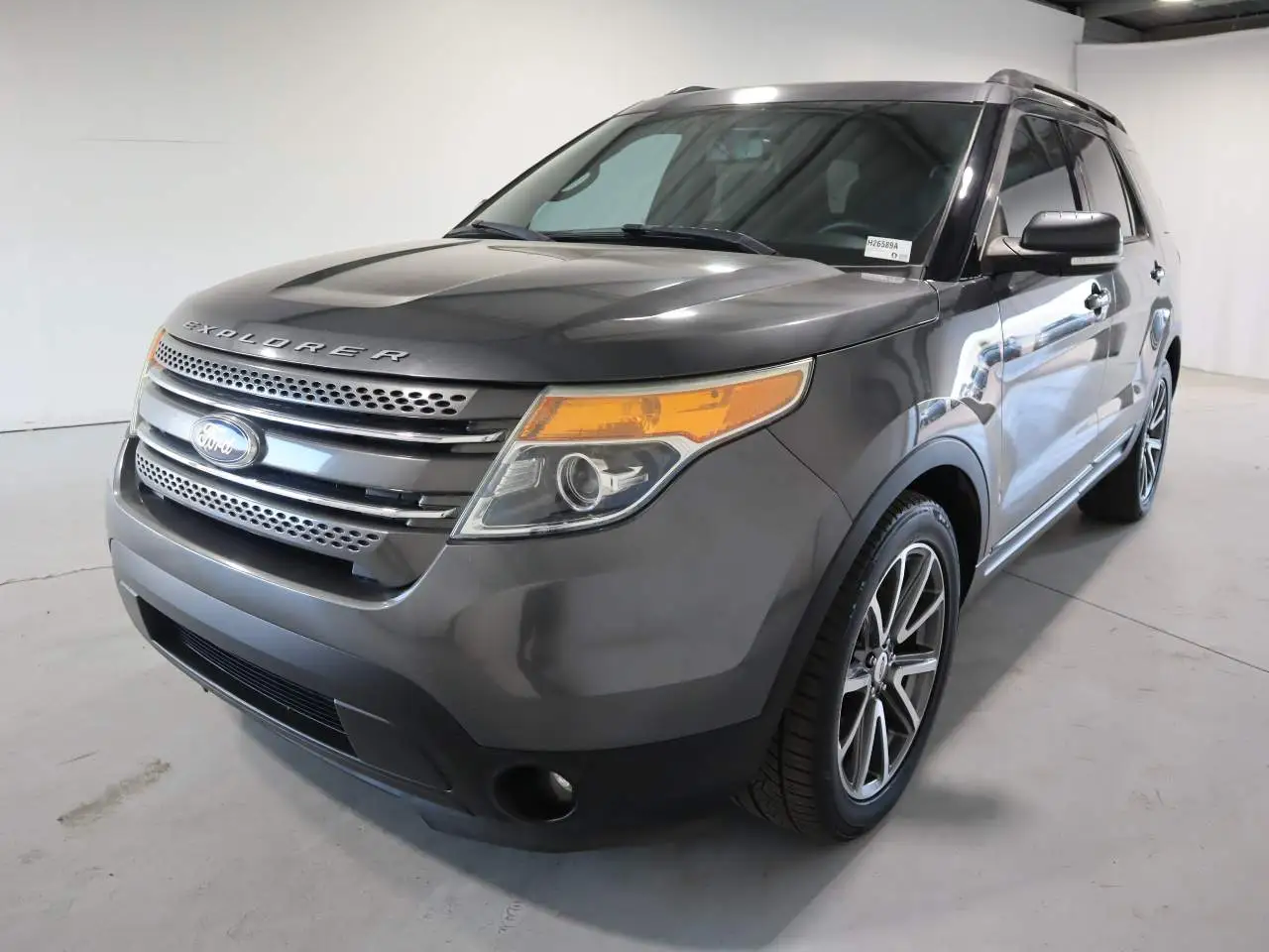 2015 Ford Explorer XLT photo 1