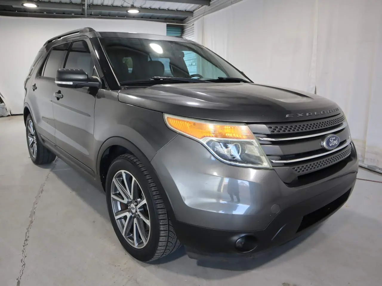 2015 Ford Explorer XLT photo 3