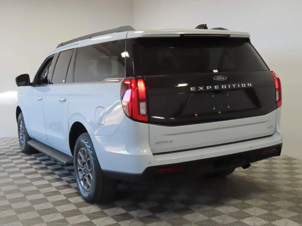 2025 Ford Expedition Active MAX photo 3