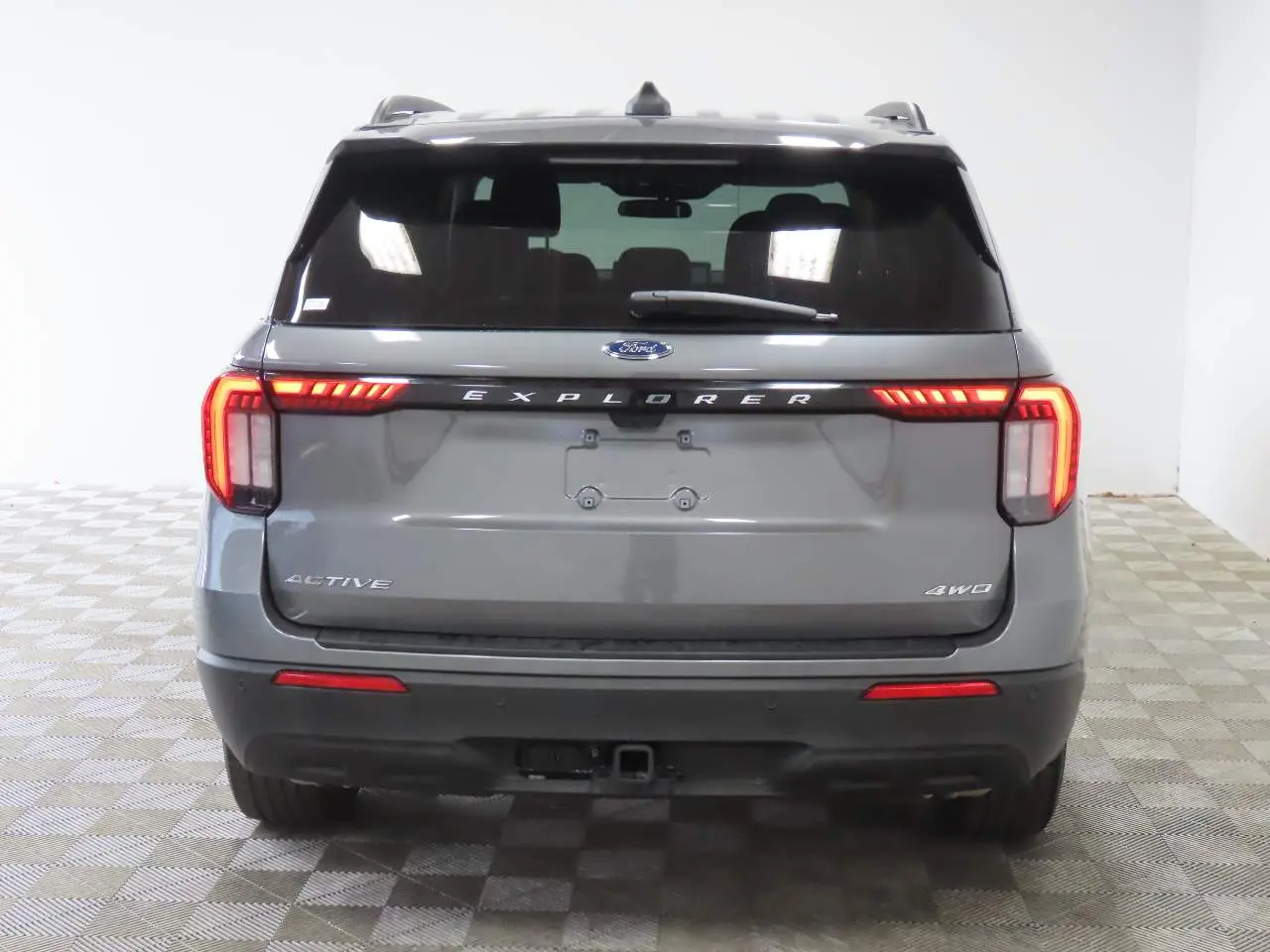 2025 Ford Explorer Active 4WD (PL535) photo 4