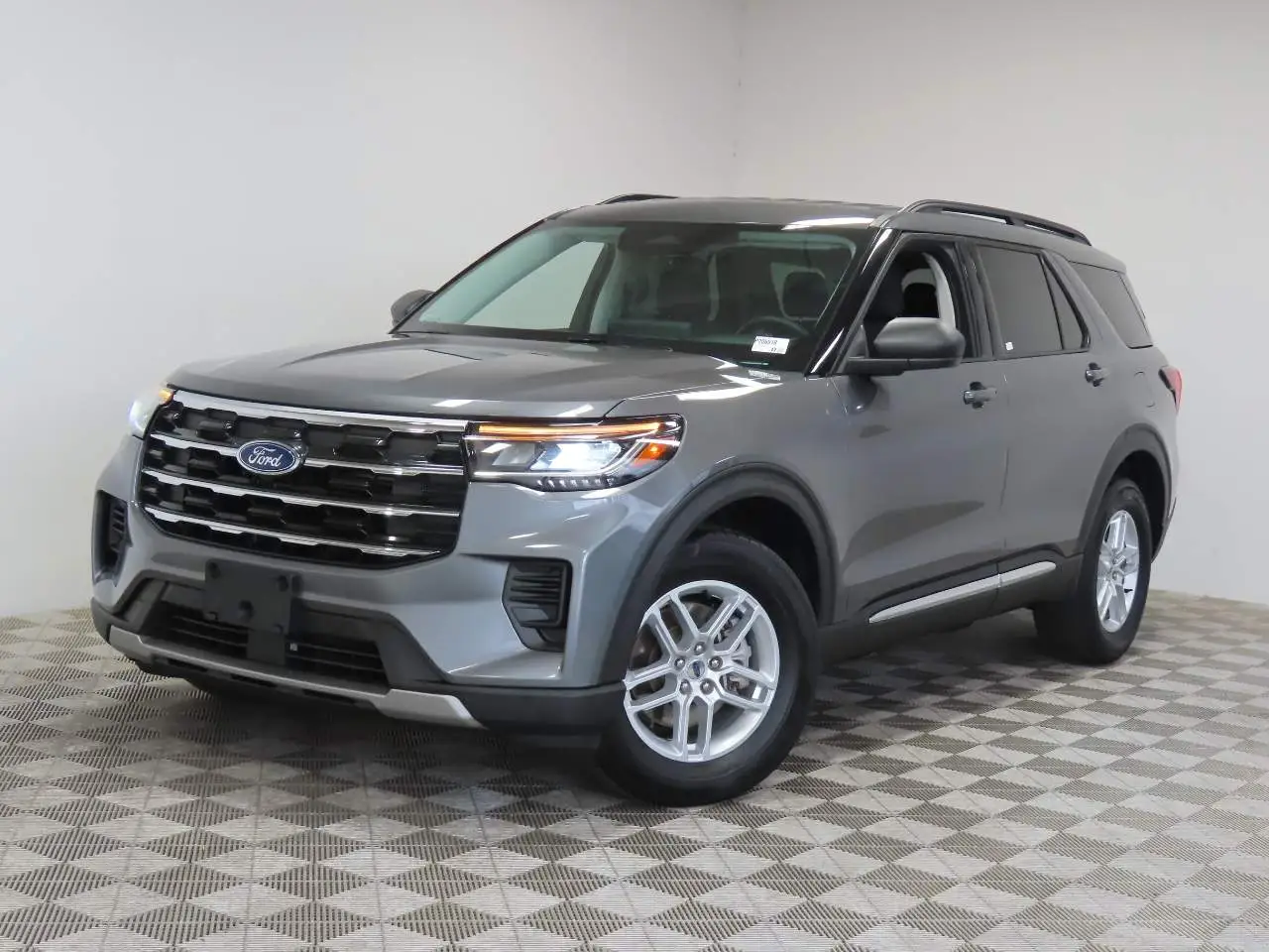 2025 Ford Explorer Active 4WD (PL535) photo 1