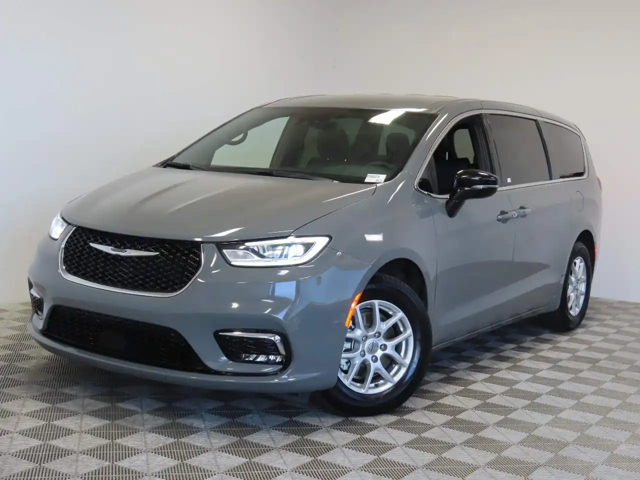 2025 Chrysler Pacifica Select's photo