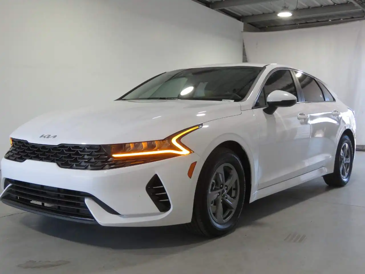 2023 Kia Optima LXS FWD's photo