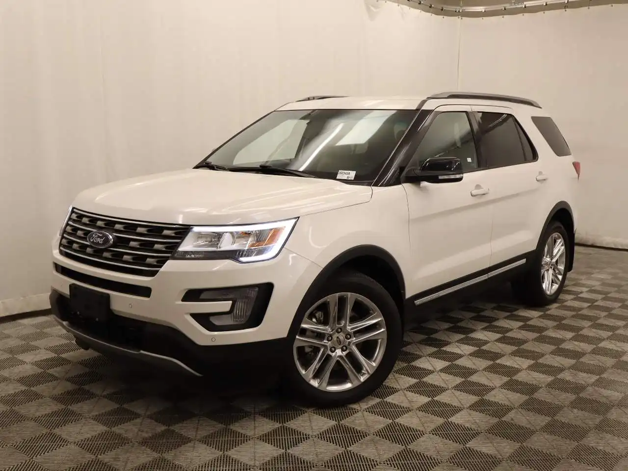 2017 Ford Explorer XLT 4WD's photo