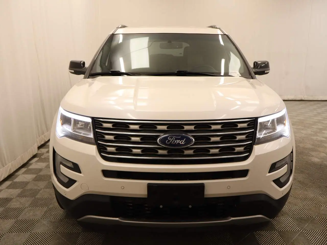 2017 Ford Explorer XLT 4WD photo 4