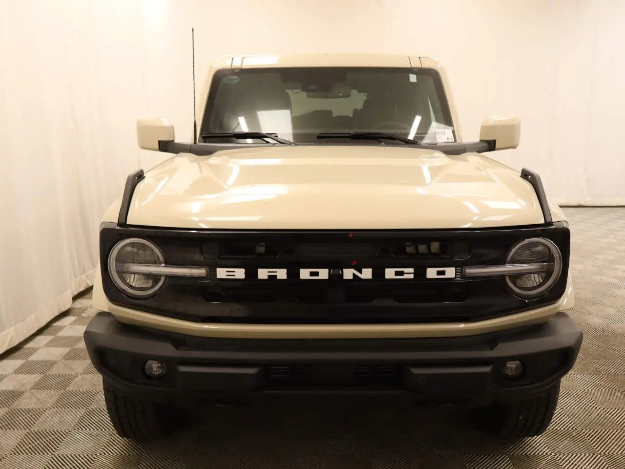 2026 Ford Bronco Outer Banks 4x4 photo 4