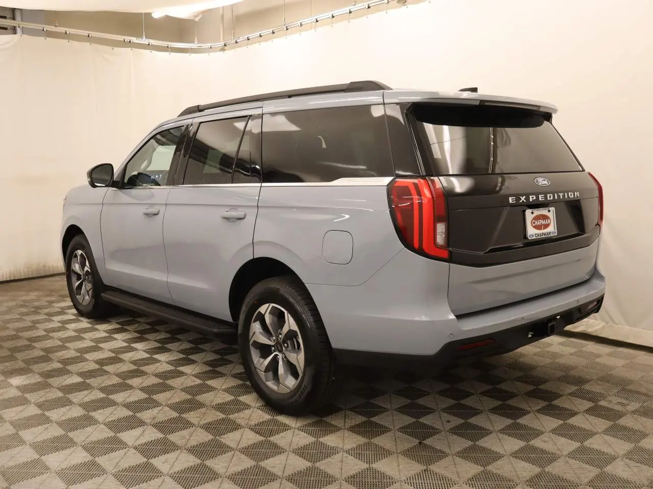 2027 Ford Expedition Active photo 3