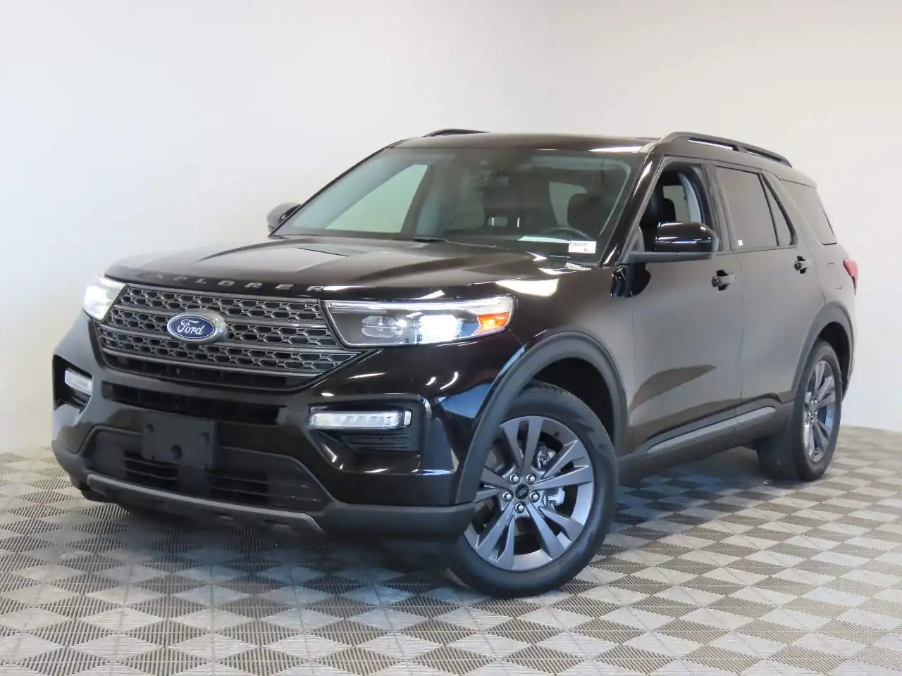 2023 Ford Explorer XLT RWD's photo