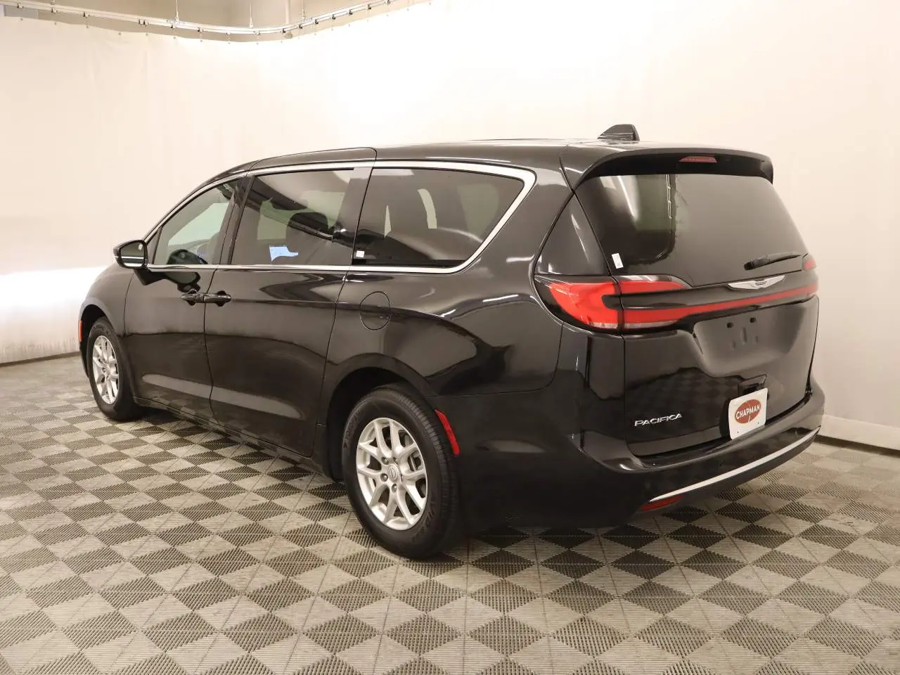 2025 Chrysler Pacifica Select photo 3