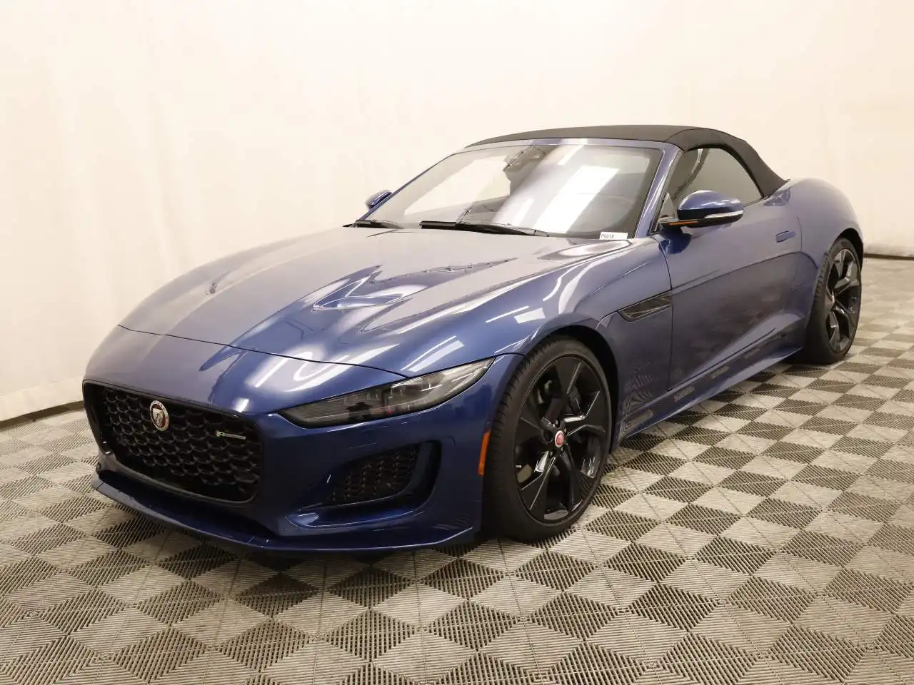 2023 Jaguar F-TYPE P450 R-Dynamic AWD Convertible's photo
