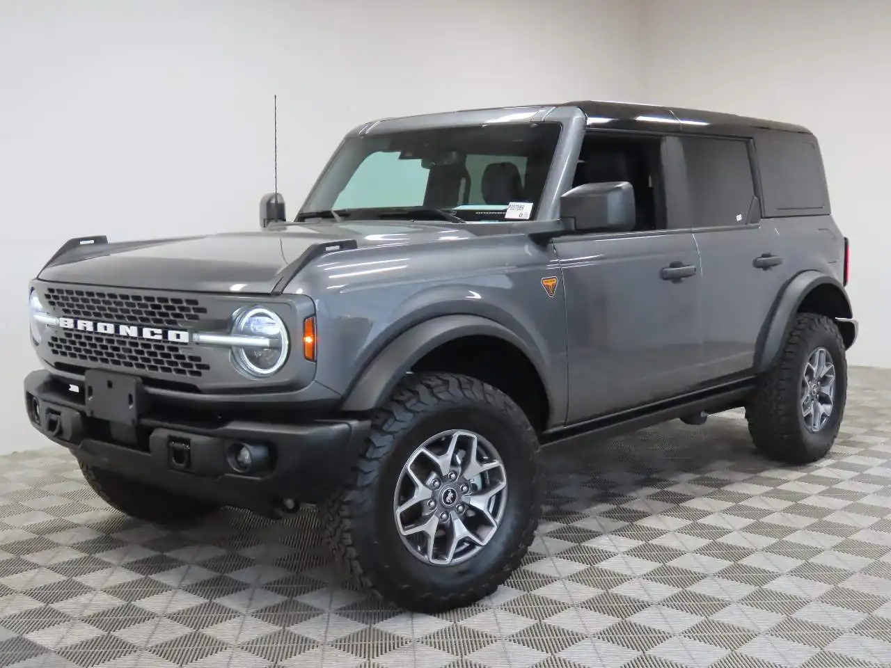 2025 Ford Bronco Badlands 4WD's photo