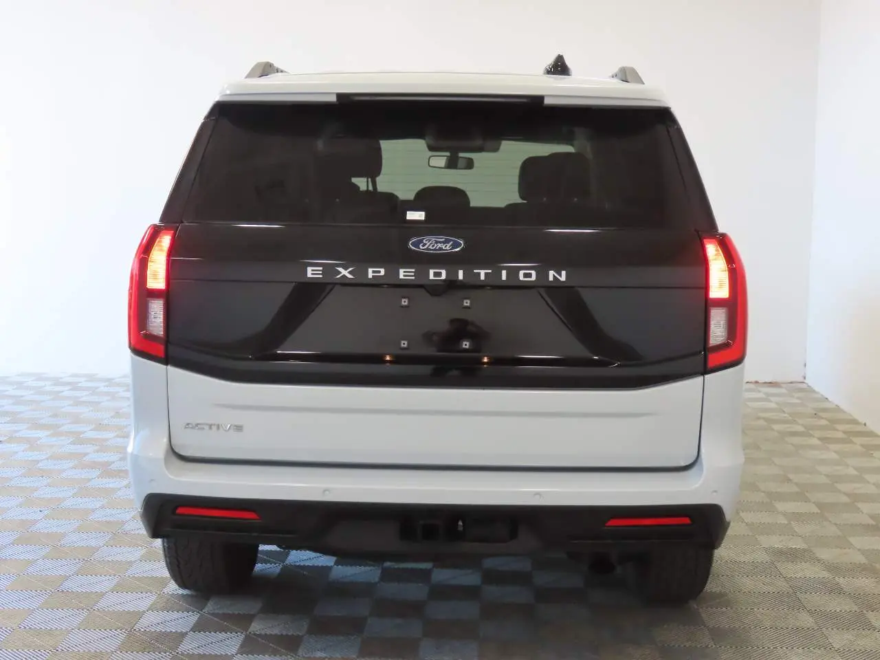2025 Ford Expedition Active photo 4