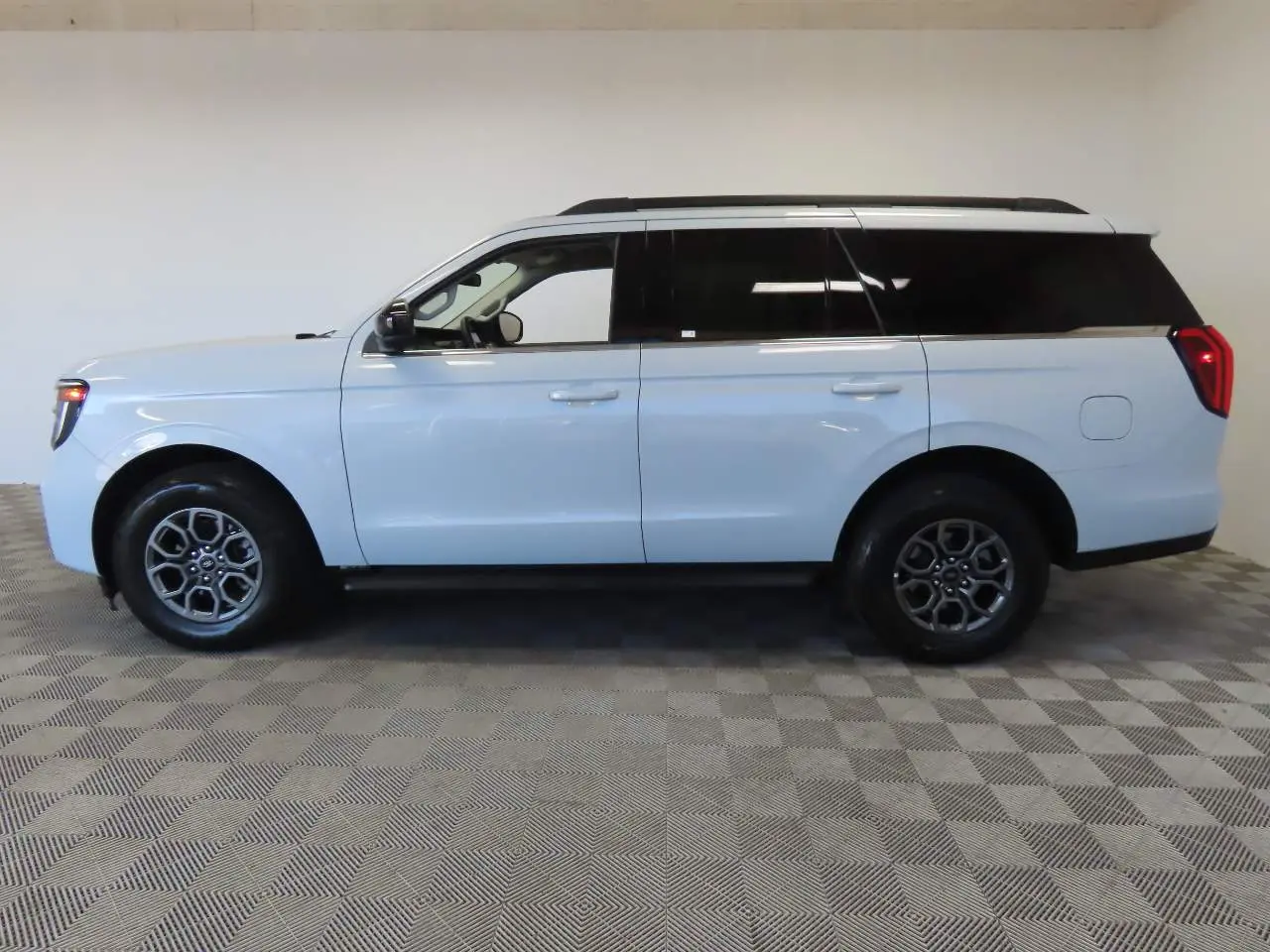 2025 Ford Expedition Active photo 5