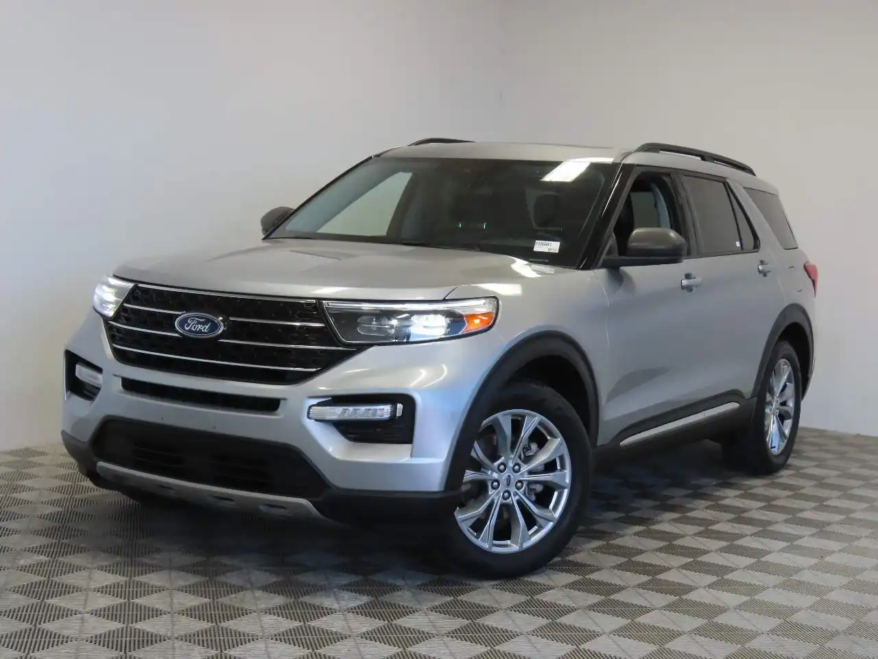 2023 Ford Explorer XLT RWD's photo