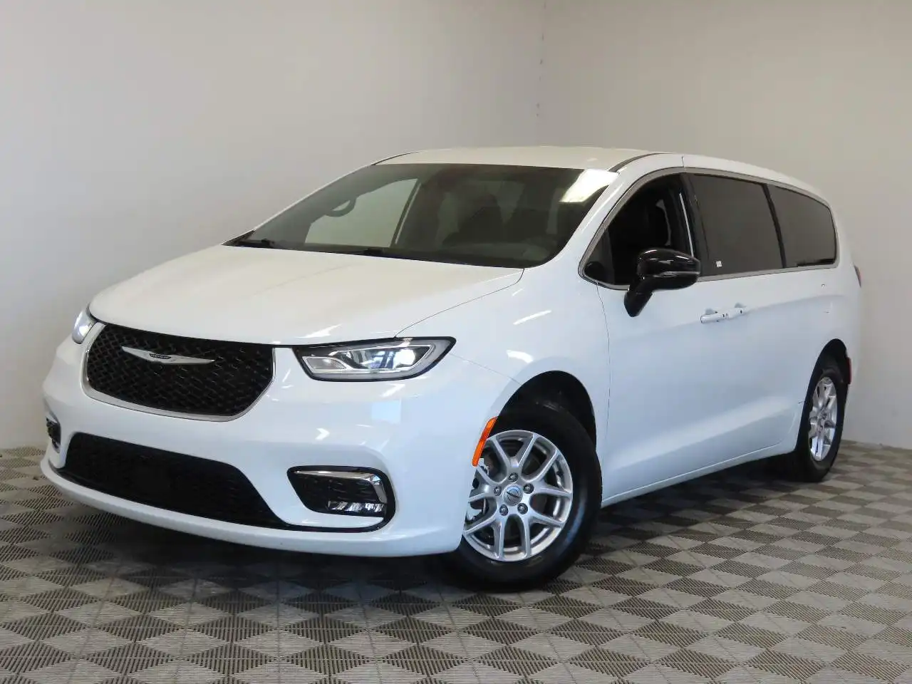 2025 Chrysler Pacifica Select's photo