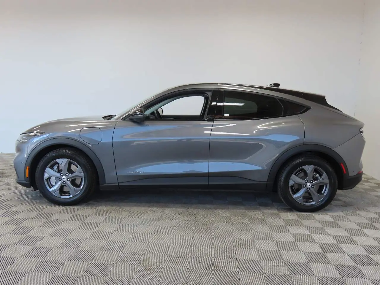 2023 Ford Mustang-Mach-e Select photo 5