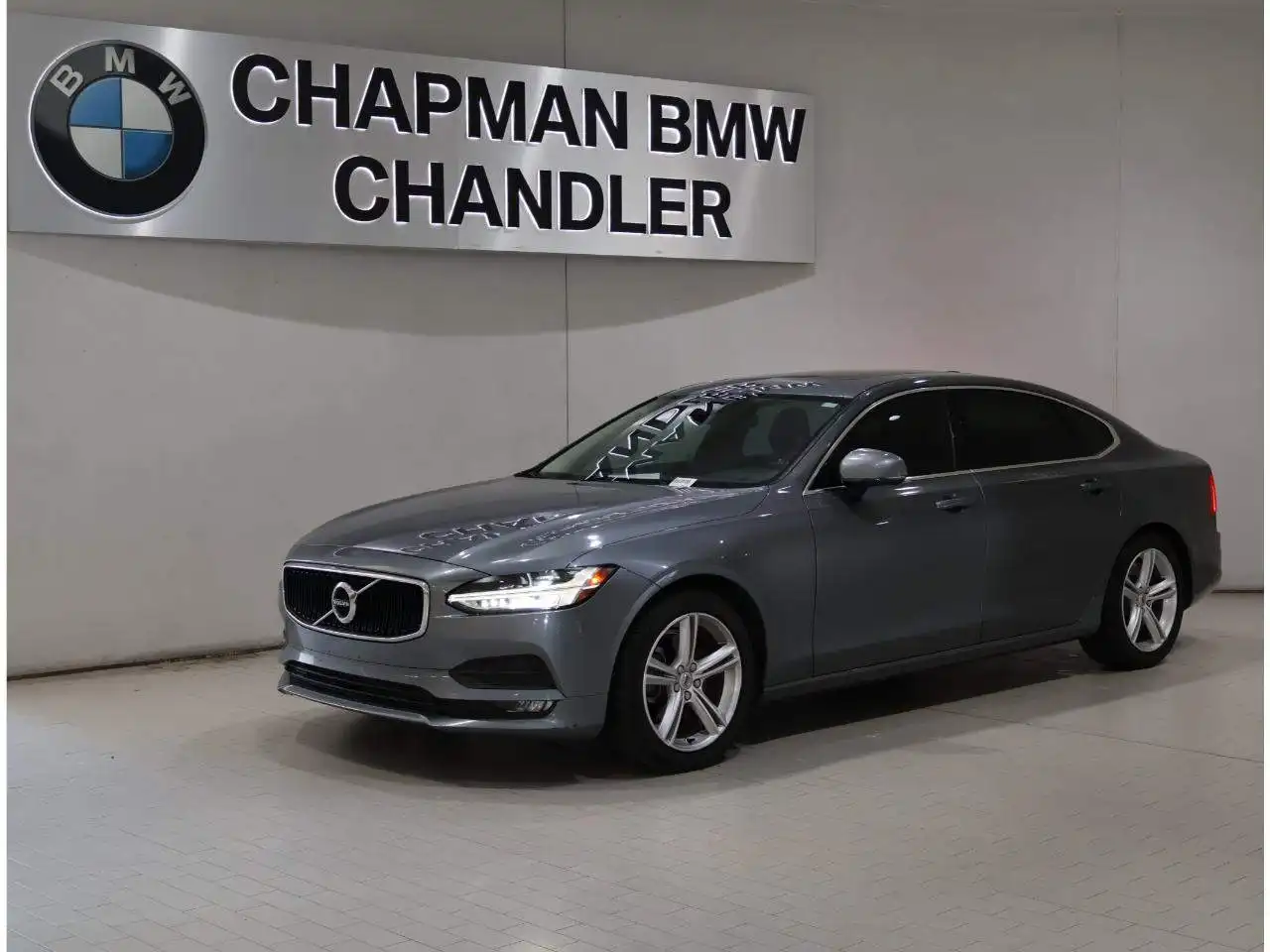 2018 Volvo S90 T5 Momentum AWD's photo