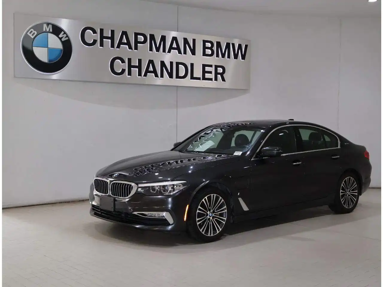 2018 BMW 5 Series 530e xDrive Sedan iPerformance's photo