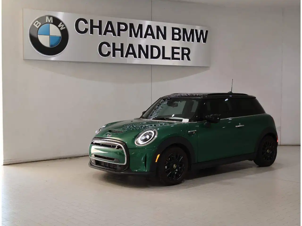 2023 MINI Hardtop Cooper SE Signature's photo