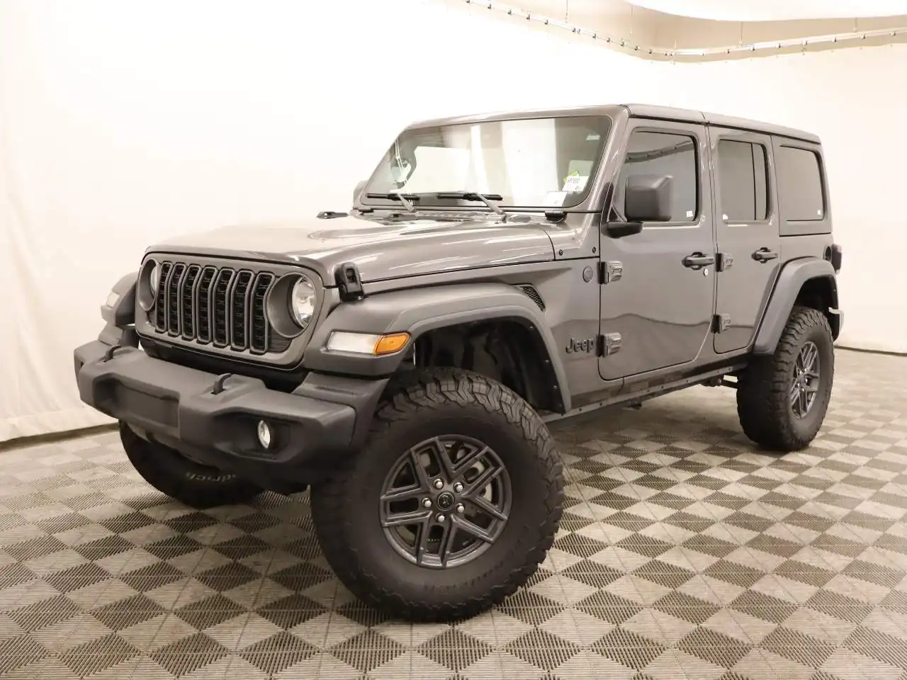 2025 Jeep Wrangler Sport S's photo