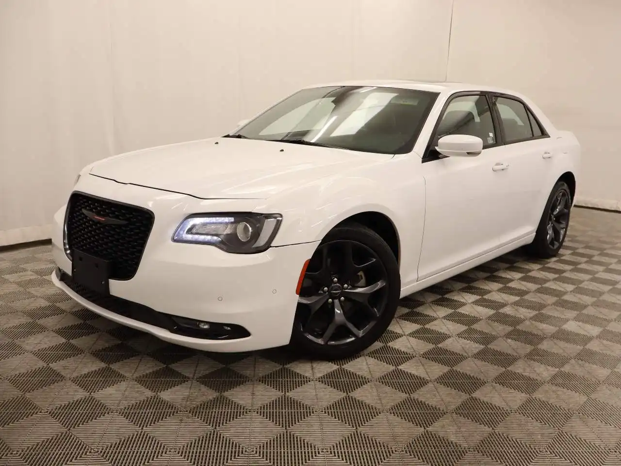 2023 Chrysler 300 S's photo
