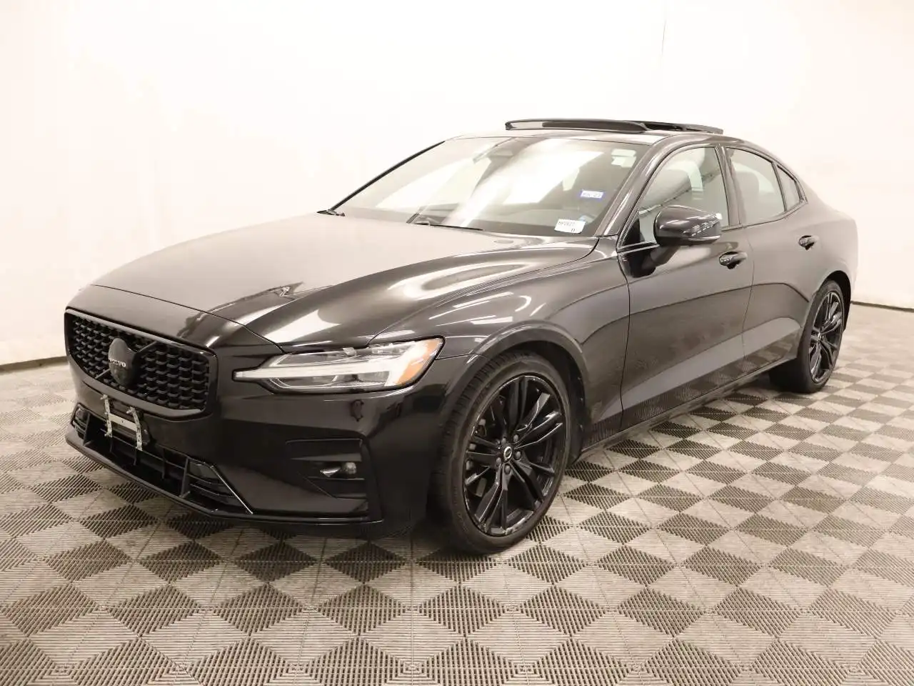 2024 Volvo S60 B5 Plus Black Edition's photo