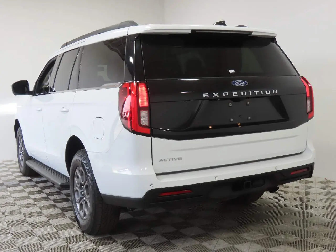 2025 Ford Expedition Active 4x4 photo 3
