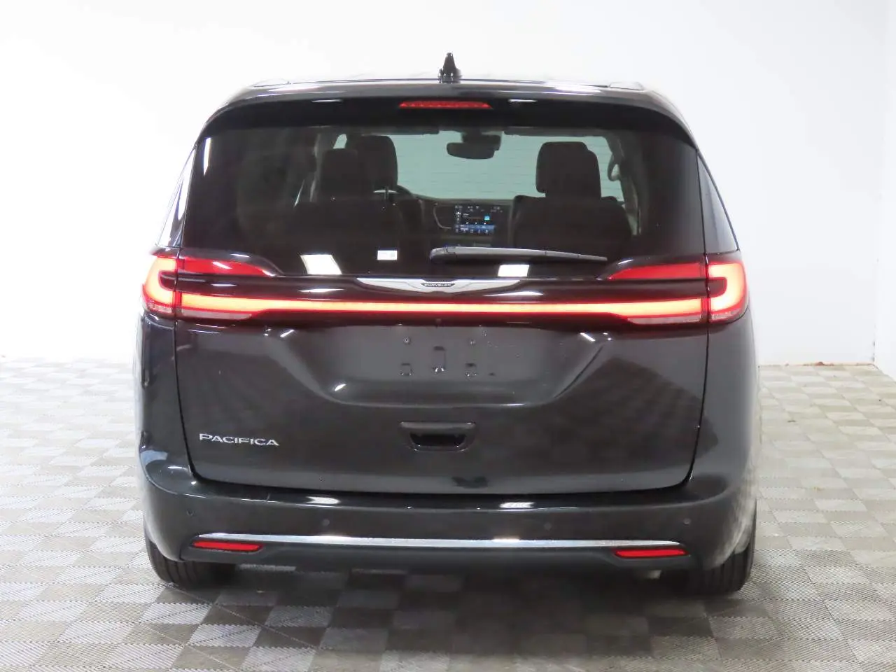 2023 Chrysler Pacifica Touring L photo 4