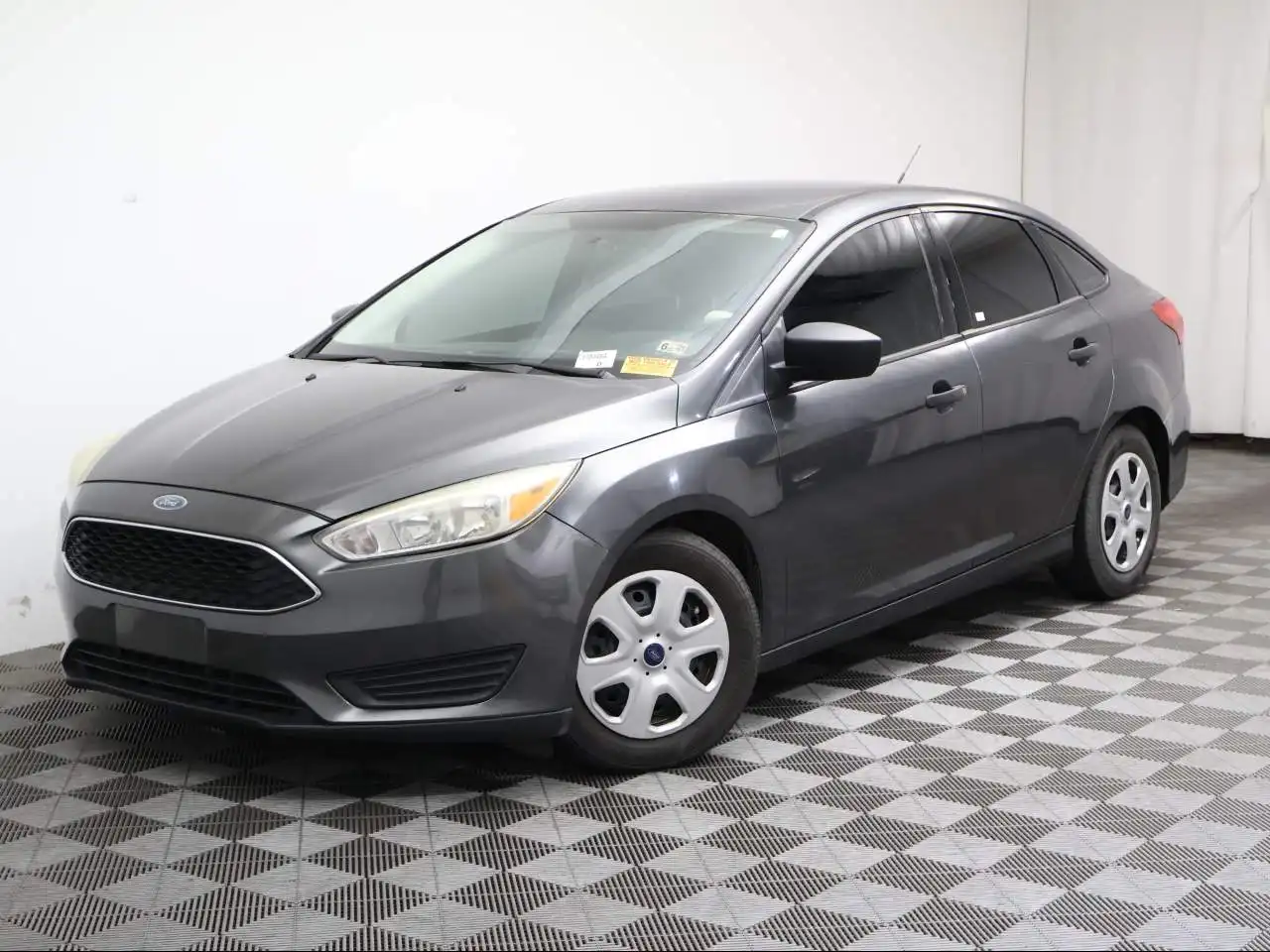 2017 Ford Focus Sedan S's photo