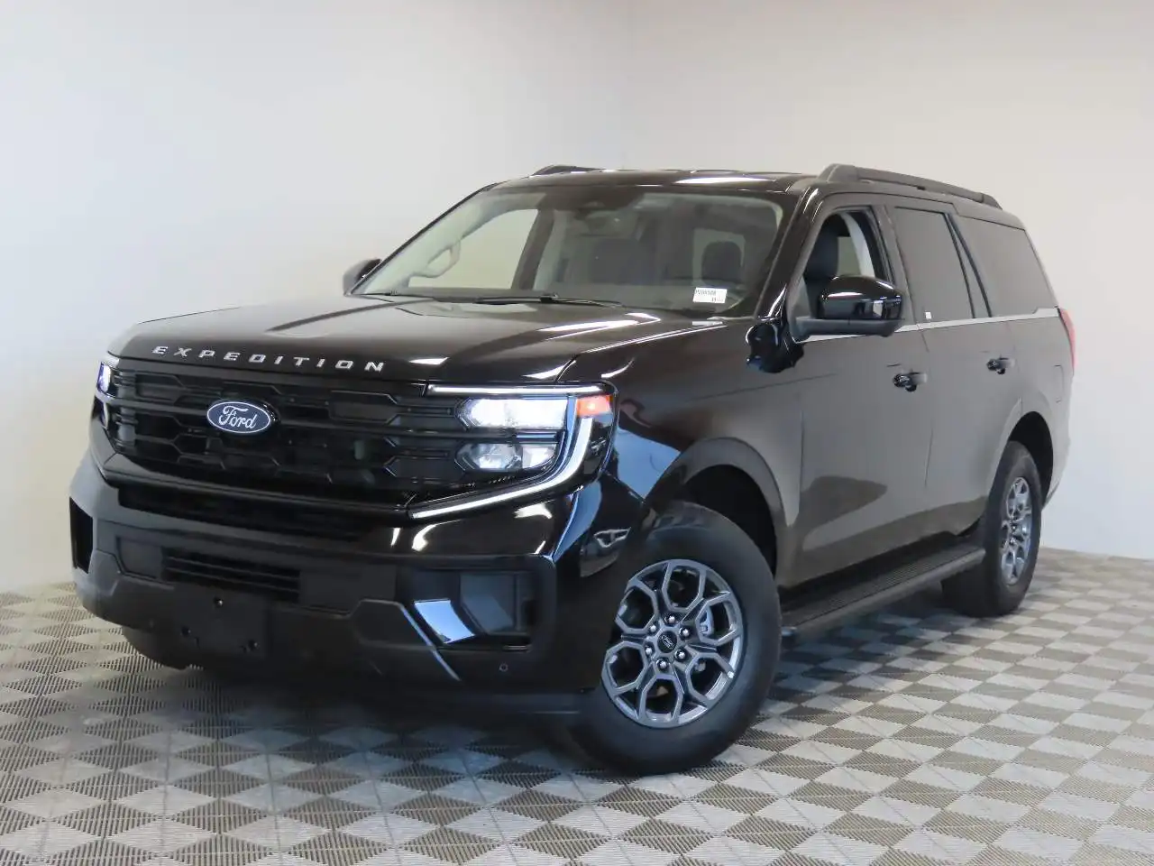 2025 Ford Expedition Active's photo