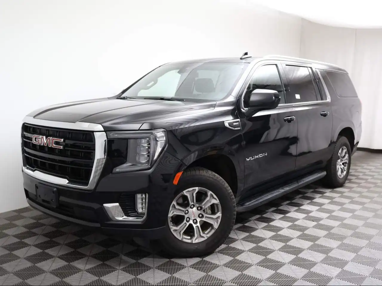 2024 GMC Yukon SLE 4X4's photo