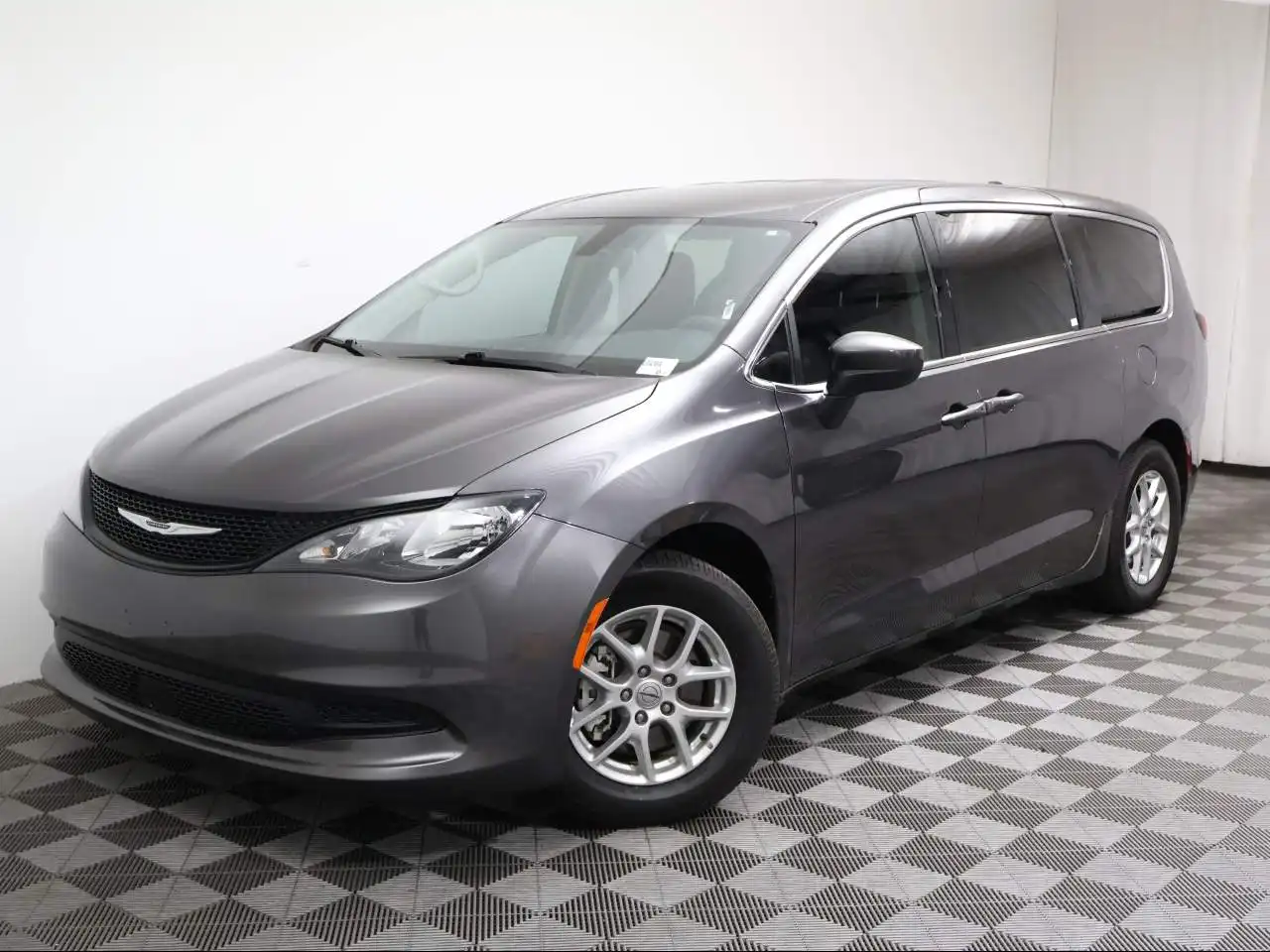 2022 Chrysler Voyager LX's photo