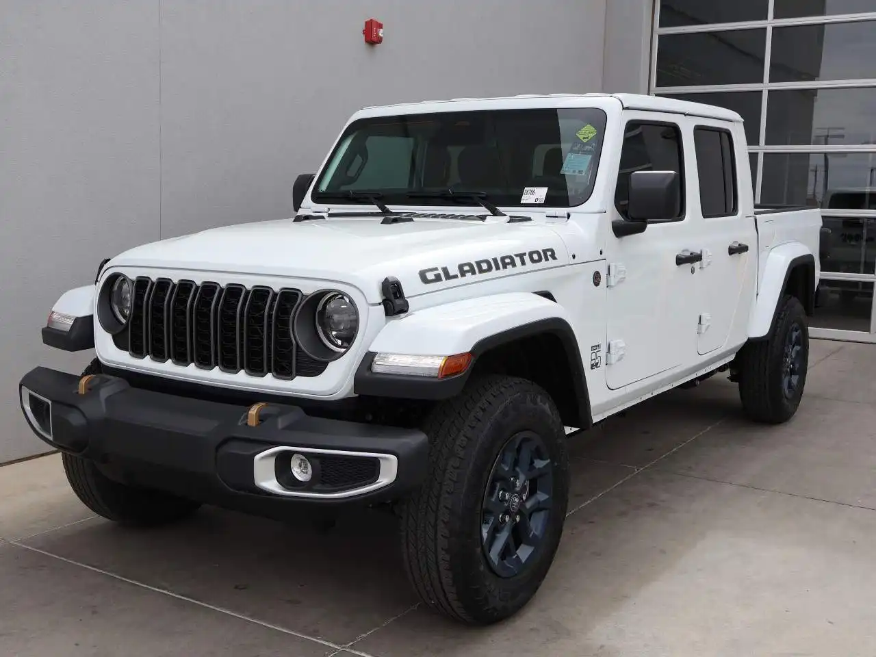 2026 Jeep Gladiator 85th Anniversary Edition Auto's photo