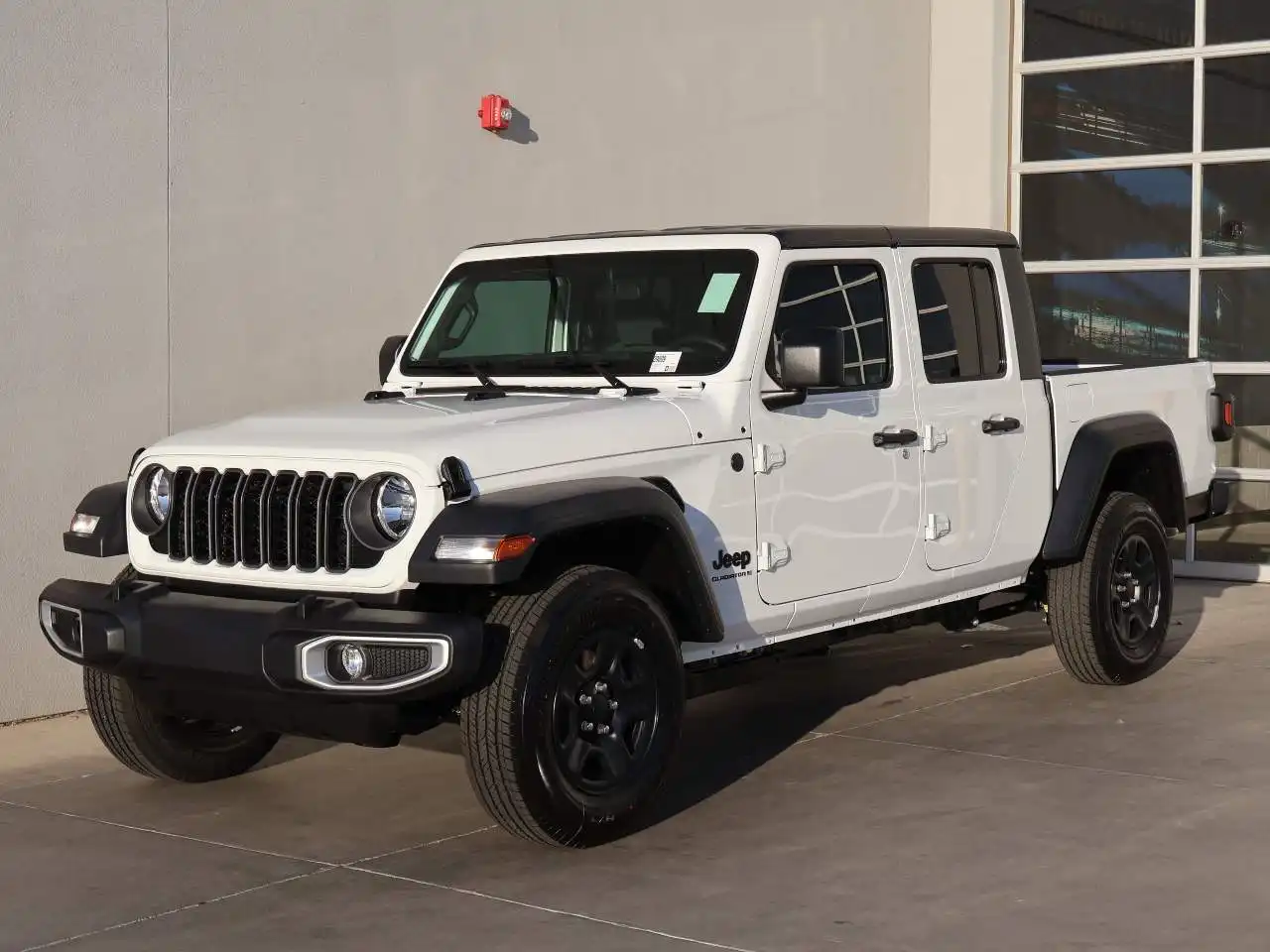 2026 Jeep Gladiator Sport Auto's photo