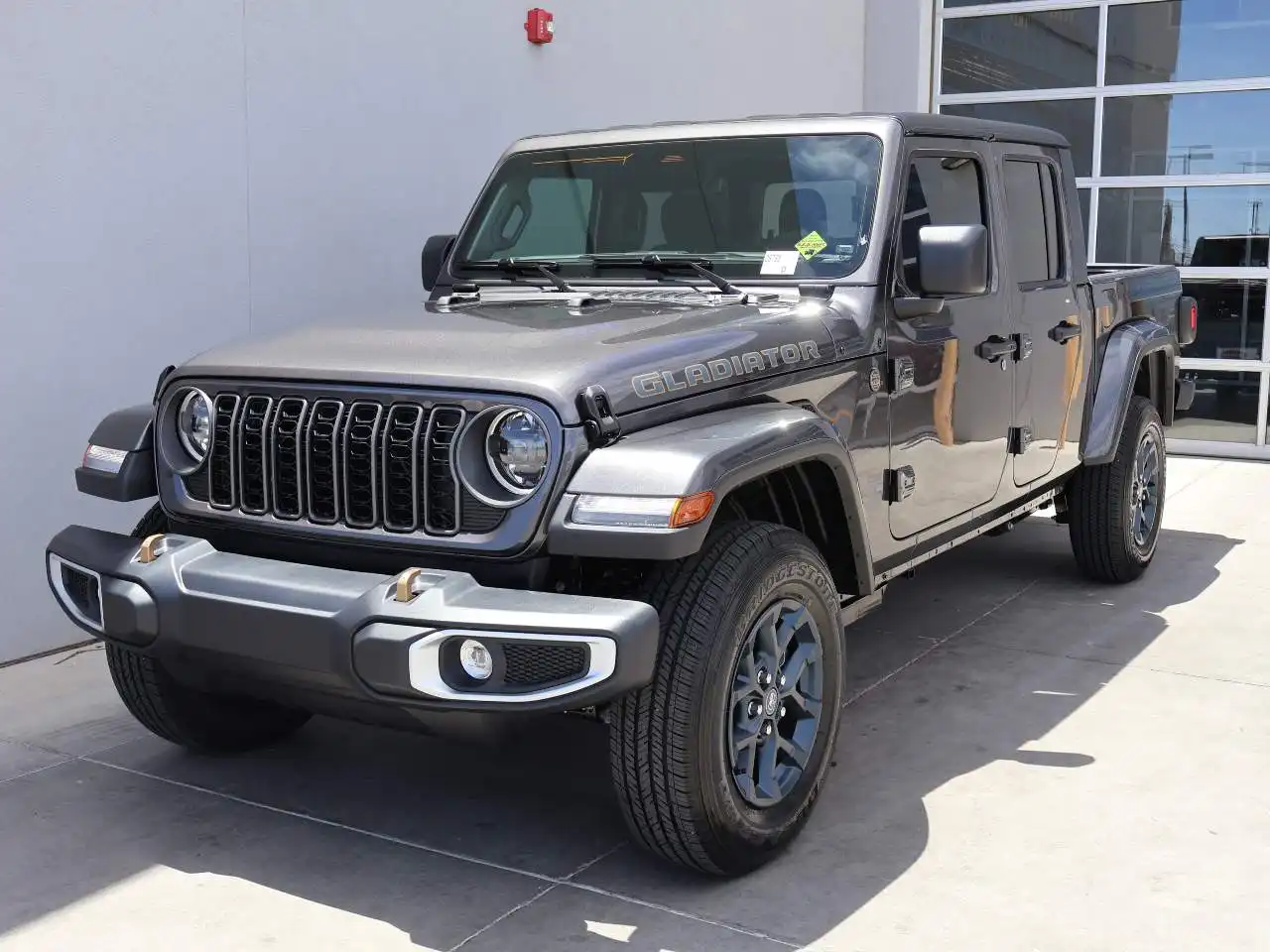 2026 Jeep Gladiator 85th Anniversary Edition Auto's photo