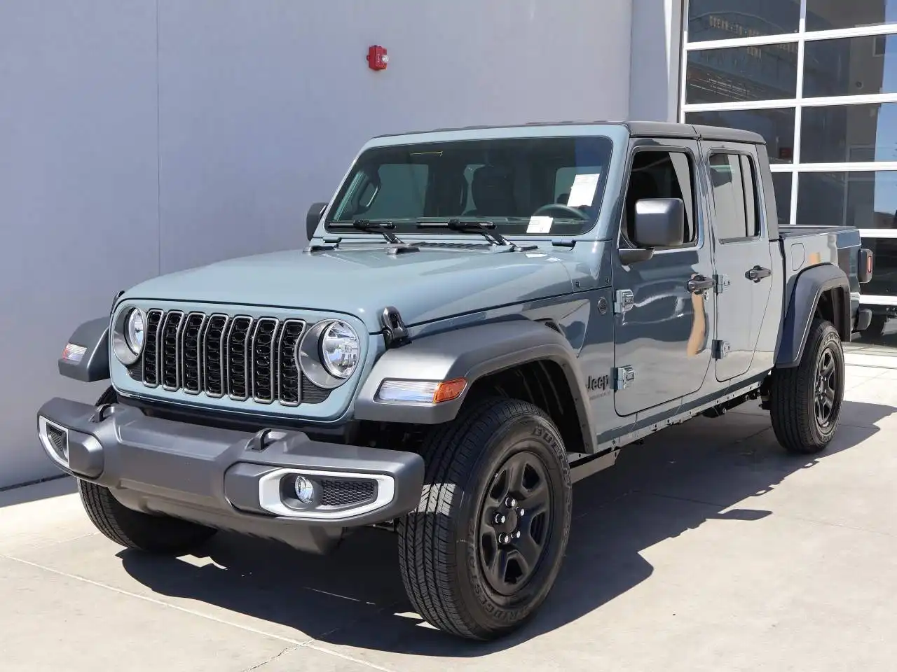 2026 Jeep Gladiator Sport Auto's photo