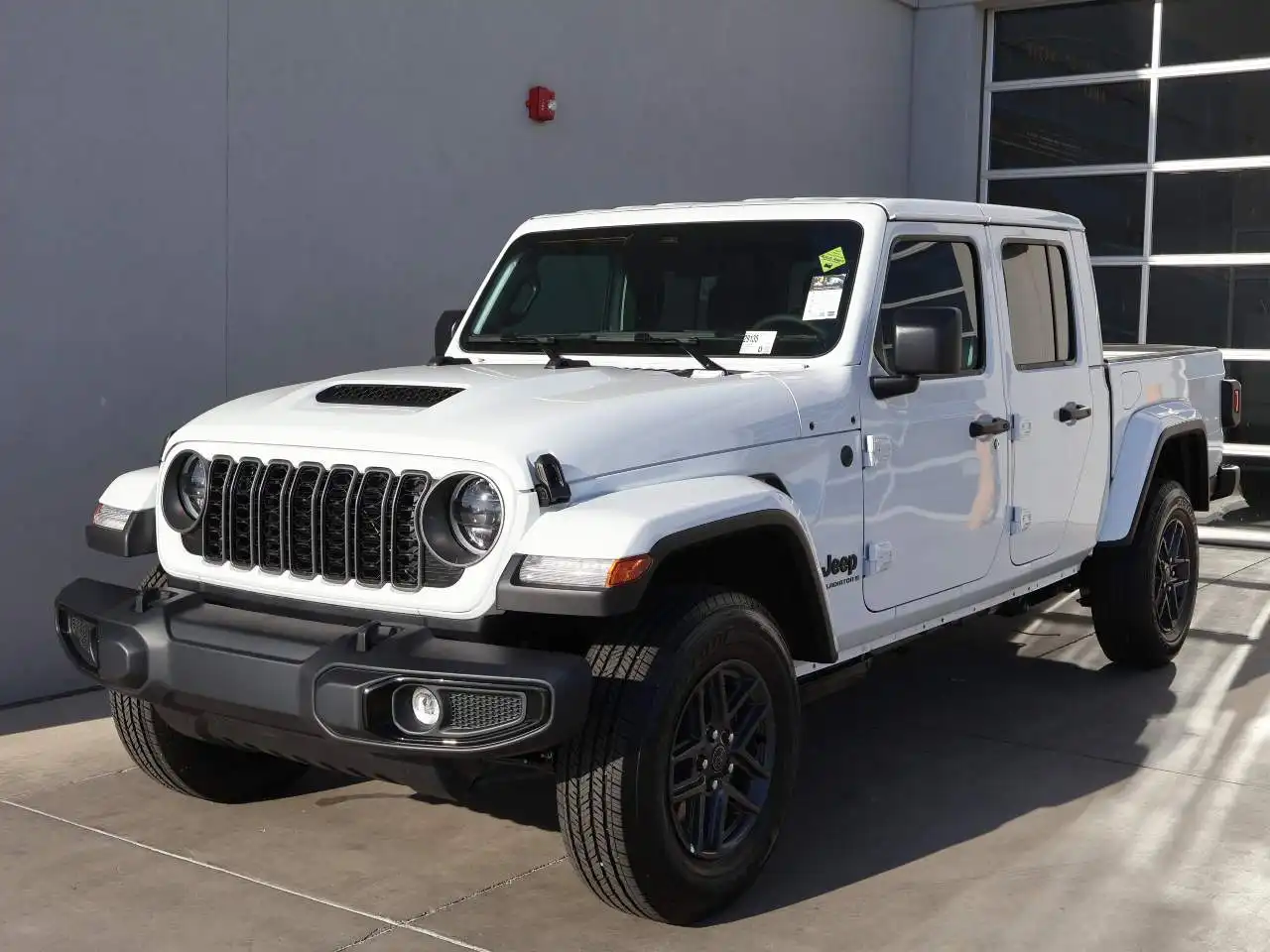 2026 Jeep Gladiator Sport S Auto's photo