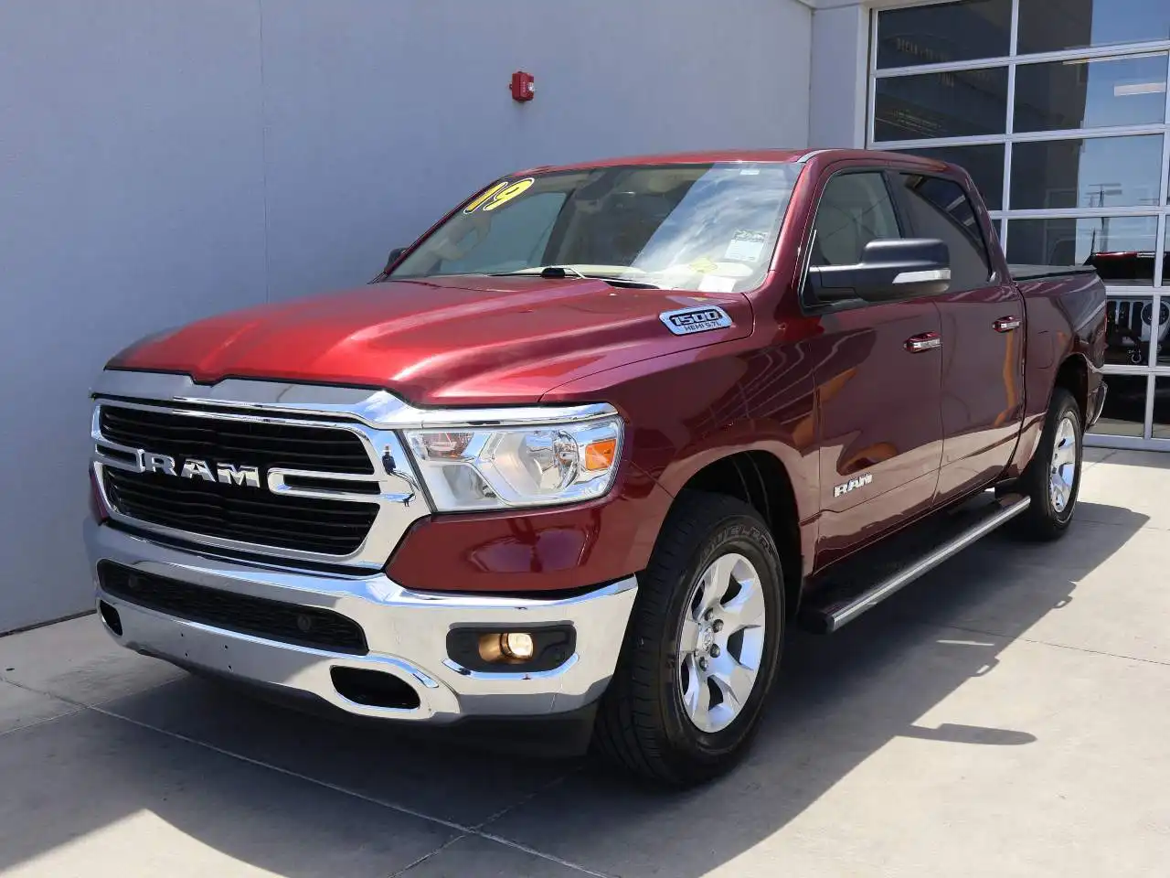 2019 RAM 1500 Big Horn/Lone Star 4x4 Crew Cab 5'7's photo
