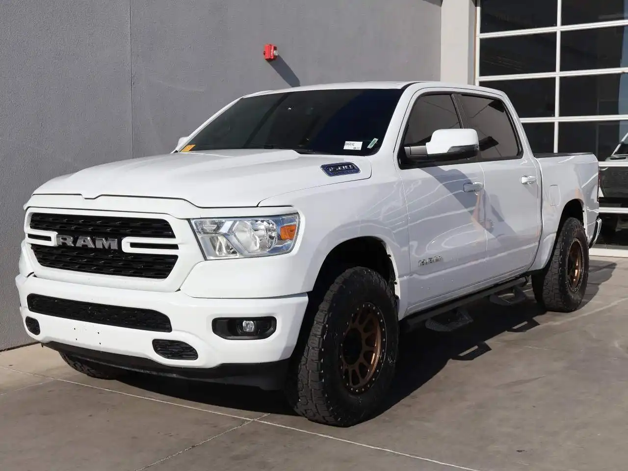 2023 RAM 1500 Big Horn/Lone Star 4x4 Crew Cab 5'7's photo