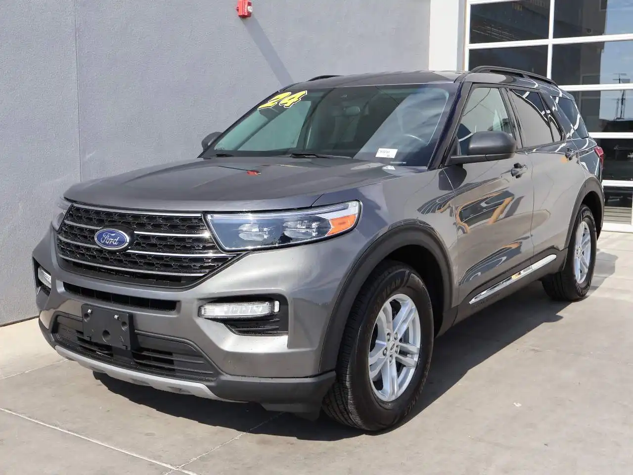 2024 Ford Explorer XLT 4WD's photo