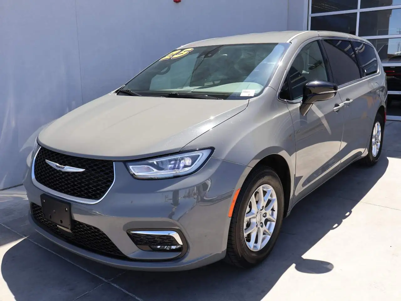 2025 Chrysler Pacifica Select photo 1