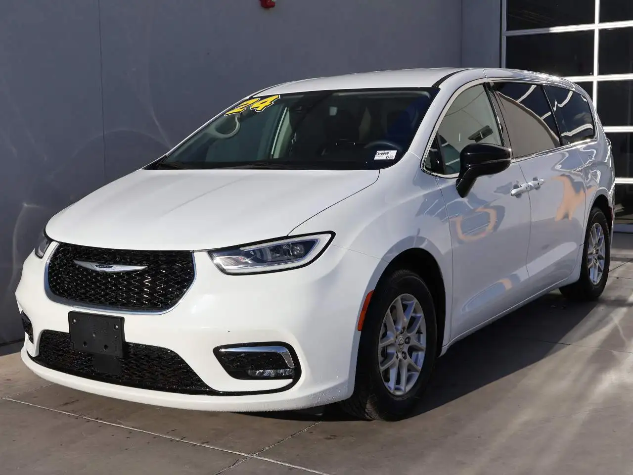 2024 Chrysler Pacifica Touring L's photo